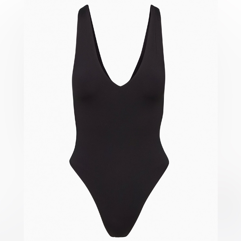 Babaton Contour V-neck Bodysuit